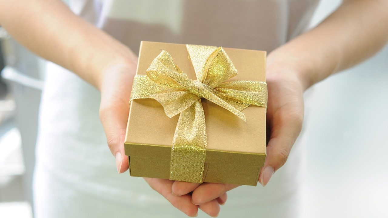 gift-box-2458012_1280